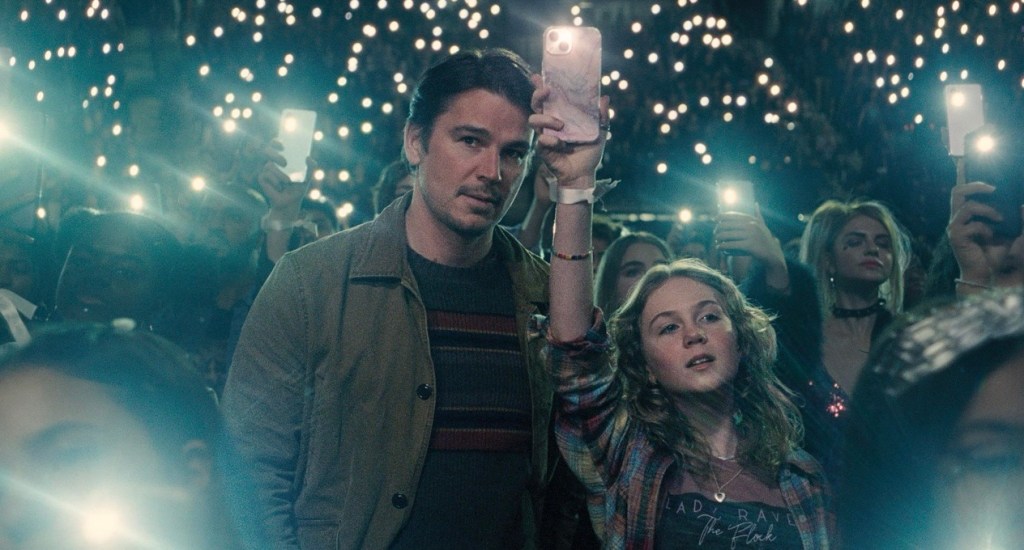 TRAP REVIEW: M. NIGHT SHYAMALAN AND JOSH HARTNETT GO FULL DAD MODE AMONGST A DEADLY&nbsp;CONCERT