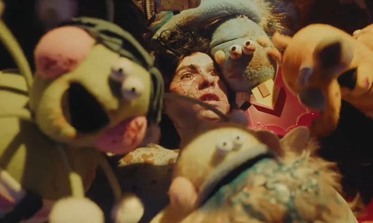 ‘V/H/S/ MIXTAPE’ REVIEW: THE LATEST INSTALLMENT IN THIS ANTHOLOGY SERIES FEELS MORE FORGOTTEN B SIDE THAN RADIO&nbsp;HIT